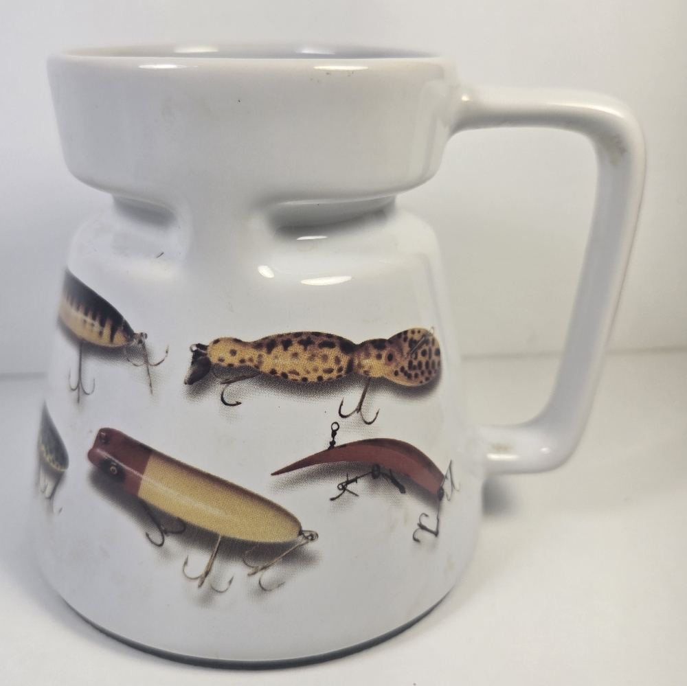 Vintage Salamander Graphix NO SPILL Coffee Mug Fishing Lures Like New Fishing